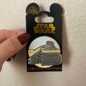 Disney Star Wars Pin of the Month Limited Edition 6000 Jakku Rey’s Speeder 2016